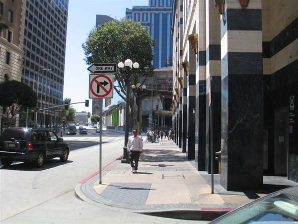 7th Street Between Figueroa & Flower (10/18/2016 - Credits: Photo courtesy of Kris Bunting)