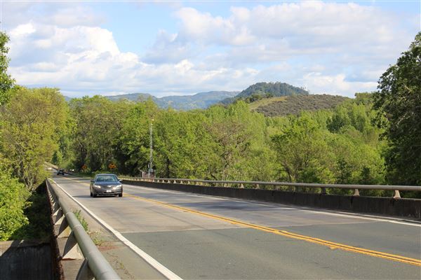 Redwood Highway - Highway 101 - Cloverdale to Ukiah - Highway 101 - looking southward; 1.5 miles south of Hopland (4/18/2017 - Credits: Kellen Lim)