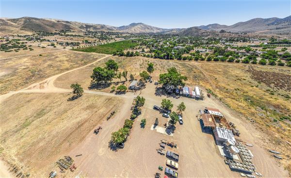 Agua Dulce Winery and Vineyards (9/23/2020 - Credits: Kevin Dole - Home3D.us - 818 568 8876)