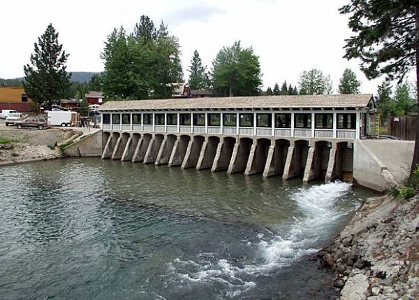Fanny Bridge/Tahoe Dam (12/31/2003)