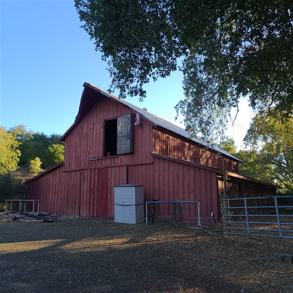 Santa Cruz Mountains/Santa Clara Valley Vineyard/Victorian Location - Gilroy, CA (7/29/2022 - Credits: Jason Goelz)