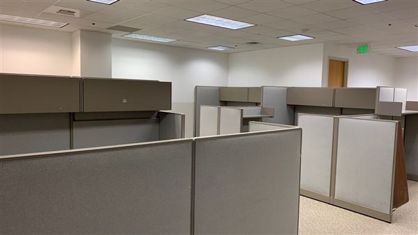 Junipero Serra State Building - Department of General Services (DGS) - Vacant 8th Fl. Cubicles, Office and walkways. (8/3/2022 - Credits: Brandy Davis)
