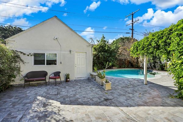Single Family Residence With Pool (12/13/2022 - Credits: Blue Sky Photography)
