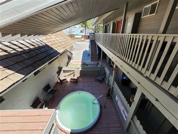 Cinnamon Bear Inn - Mammoth Lakes (6/27/2022 - Credits: Cinnamon Bear Inn)