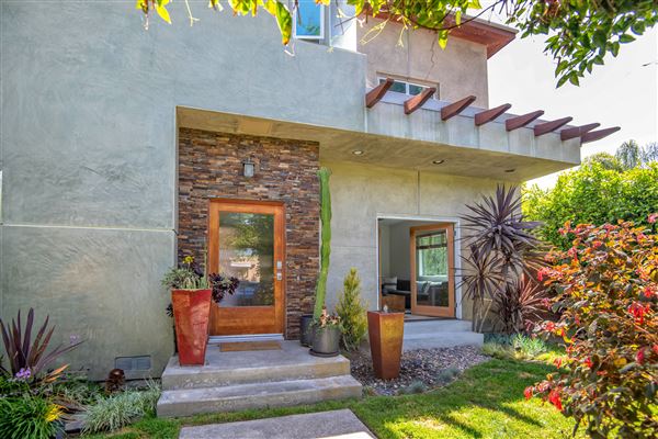Modern Venice Home (5/1/2023 - Credits: submitted by: Aaron Schiff)
