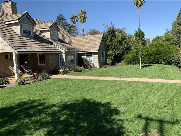 Suburban House Van Nuys (7/18/2024 - Credits: submitted by: Susan Krieg)