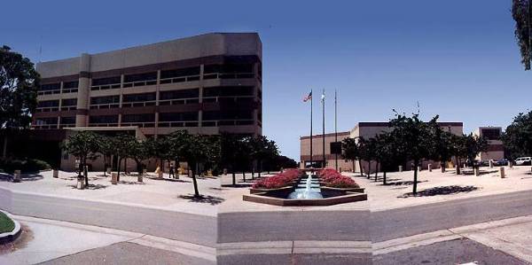 Huntington Beach City Hall (12/31/2003)