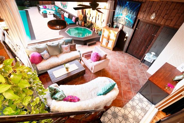 Private Boho Glam Mantra House with Pool, Views & Multiple Backdrops in Burbank Hills (4/1/2024 - Credits: IG @bfreeperiod    Brian K Freeman Jr.)