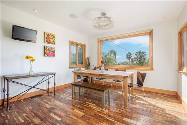 Hollywood Hills Modern Vintage (12/20/2024 6:05:09 PM - Credits: submitted by:)