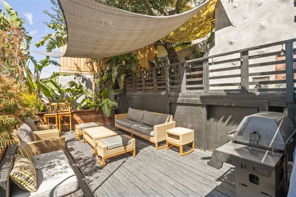 Hollywood Hills Modern Vintage (12/20/2024 6:05:17 PM - Credits: submitted by:)