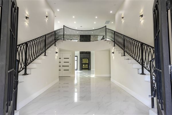 Luxury Mansion in South Pasadena (1/7/2025 6:27:28 PM - Credits: submitted by:)