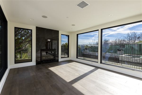 Luxury Mansion in South Pasadena (1/7/2025 6:27:36 PM - Credits: submitted by:)
