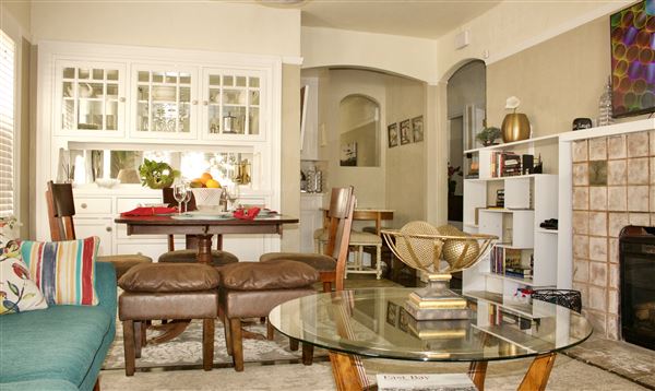 Fully furnished stucco California Bungalow (2/21/2025 - Credits: submitted by: Odessa McDUFFIE)