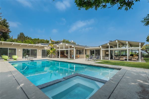 Club Drive Mid Century Home (4/1/2024 - Credits: submitted by: Leo Grifka)