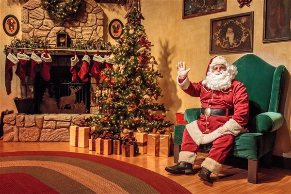 Knott's Berry Farm & Knott's California Marketplace - Christmas at Knott's - Santa's Cabin (5/15/2025 - Credits: Six Flags Entertainment Corporation)