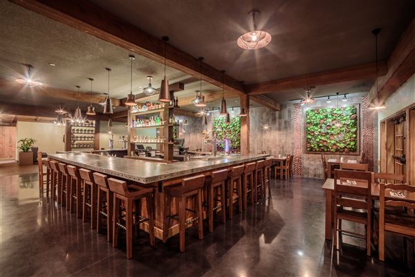 Knott's Berry Farm & Knott's California Marketplace - Mrs. Knott's Chicken Dinner Restaurant Bar (5/20/2025 - Credits: Six Flags Entertainment Corporation)
