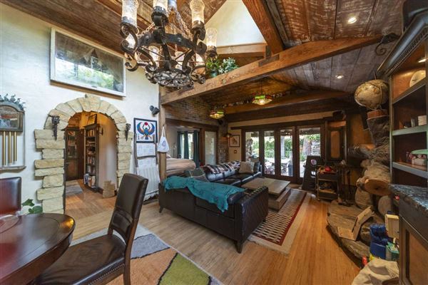 Woodland Hills Rustic Cabin (5/20/2025 - Credits: submitted by: Dominic Ottersbach)