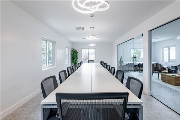 Burbank Modern Office Space – Film/Photo Shoot Ready (5/1/2024 - Credits: In-house photographer)