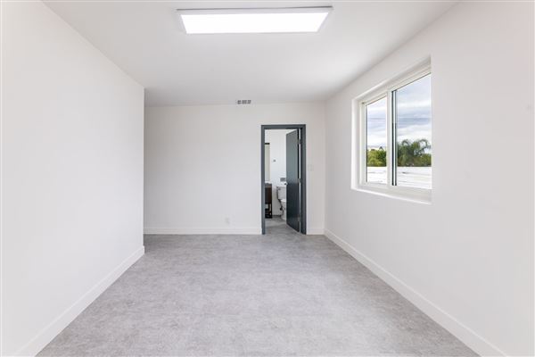Burbank Modern Office Space – Film/Photo Shoot Ready (5/1/2024 - Credits: In-house photographer)