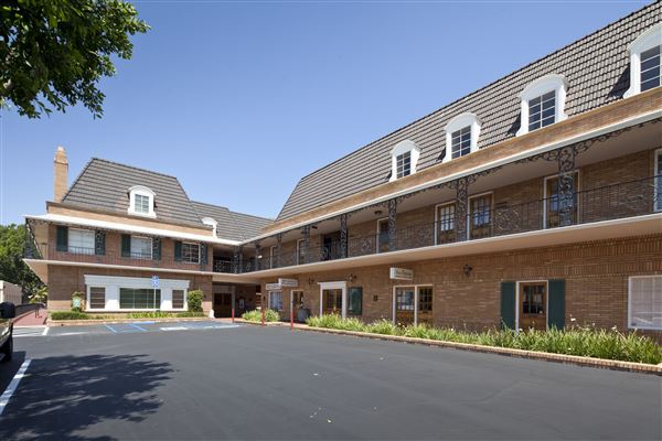 Thatcher Medical Center Building (9/11/2025 - Credits: Tiarna Real Estate Services Inc.)