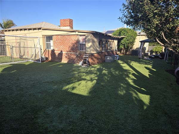 Modern Home with Spacious Backyard (10/5/2025 - Credits: submitted by: Jake Glavies)