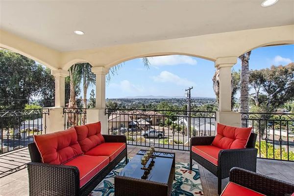 Vale View Mansion (10/1/2025 - Credits: Charles Walters)