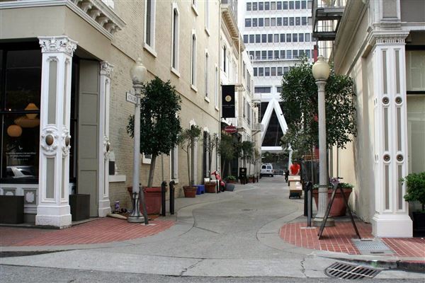 Hotaling St. (10/24/2025 - Credits: San Francisco City & County Film Commission)