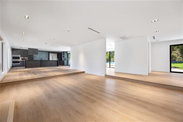 Contemporary Mid-Century Luxury Home (10/27/2025 - Credits: submitted by: Jenarda Makupson)