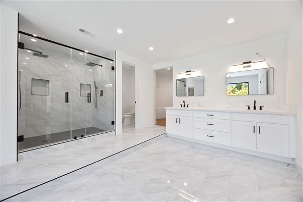 Contemporary Mid-Century Luxury Home (10/27/2025 - Credits: submitted by: Jenarda Makupson)