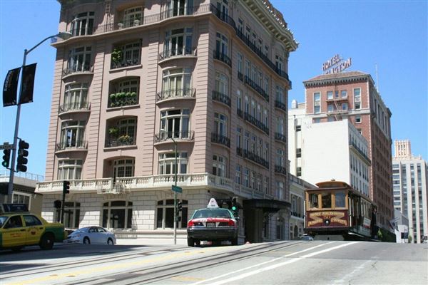 Financial District, San Francisco - California St. (10/29/2025 - Credits: San Francisco City & County Film Commission)