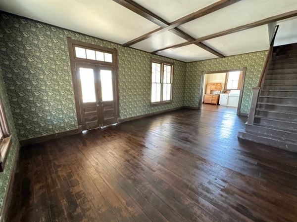 Big Sky Movie Ranch - Farmhouse (11/17/2025 - Credits: Owner)