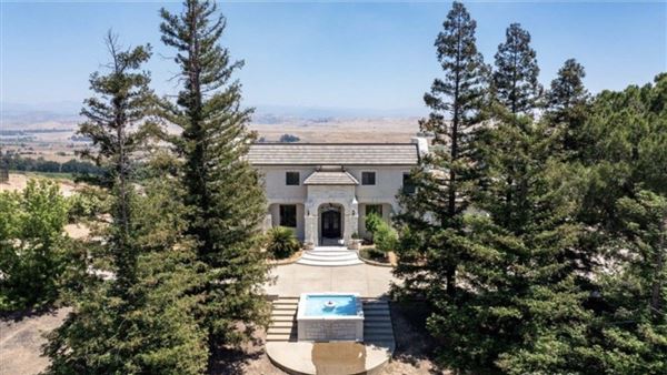 Single family property (12/3/2025 - Credits: submitted by: Artur  Harutyunyan)