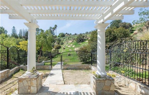 Chatsworth Hills Estate (12/5/2025 - Credits: Artur Harutyunyan)