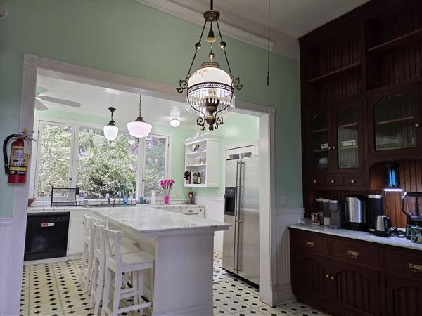 Pink Victorian Estate Near Downtown Los Angeles (3/27/2026 - Credits: submitted by: Dovid Junik)