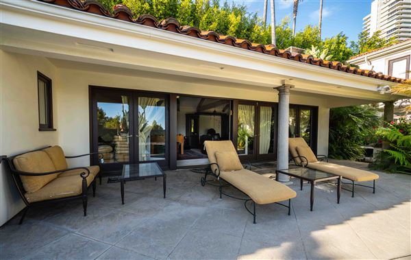 Cinematic LA Estate W/Gardens, Pool & Grand Stairs (4/5/2025 - Credits: Elegant Textiles, Inc.)