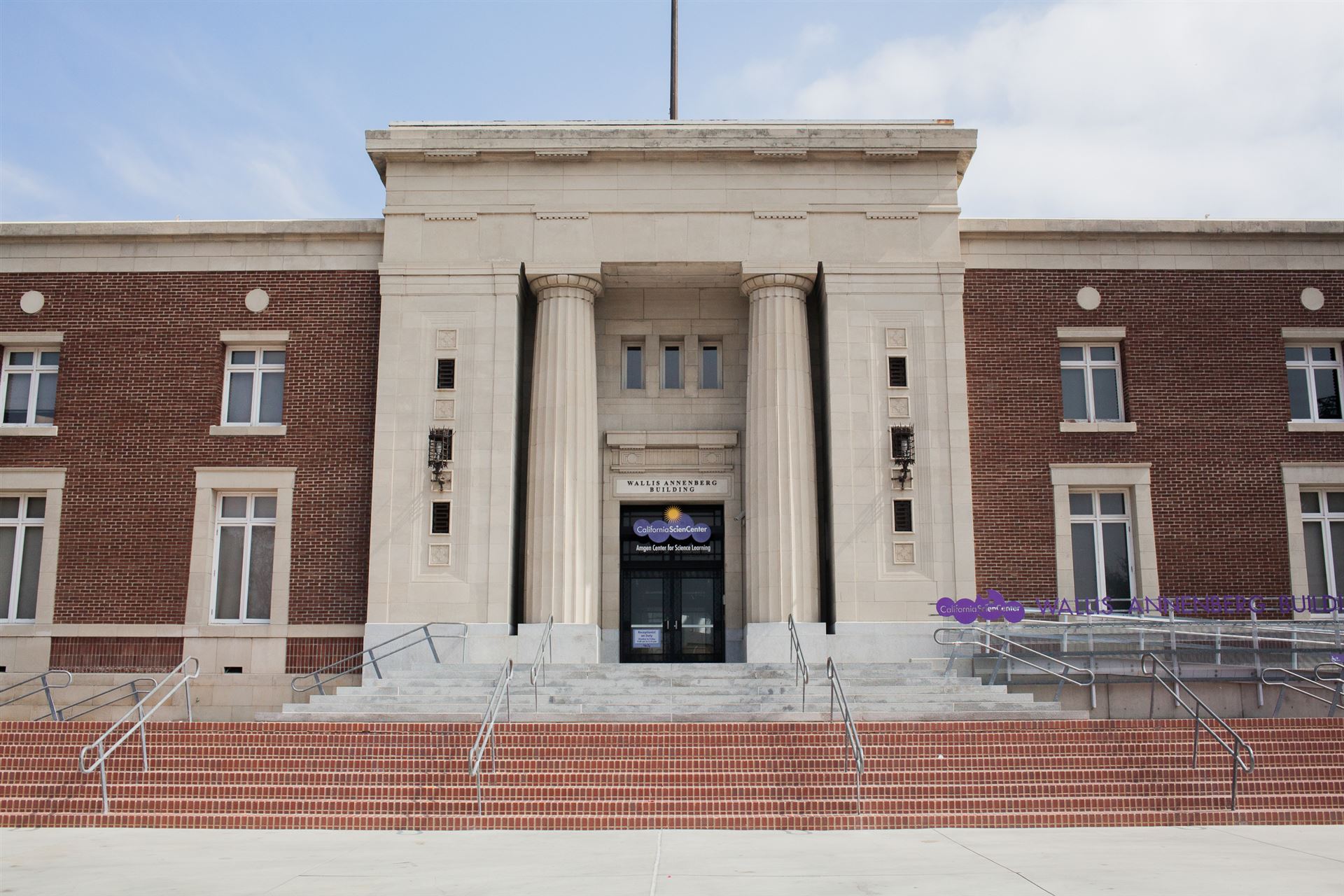 Web advertisement see a problem? LocationsHub