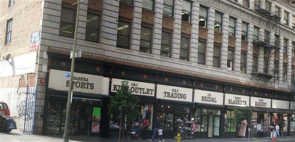 7th St. and Spring St. (9/1/2010 - Credits: Lindsay Mizrahi)