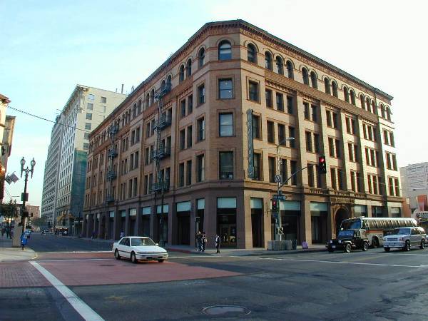 Broadway, Between Second & Fourth Streets (12/31/2003)
