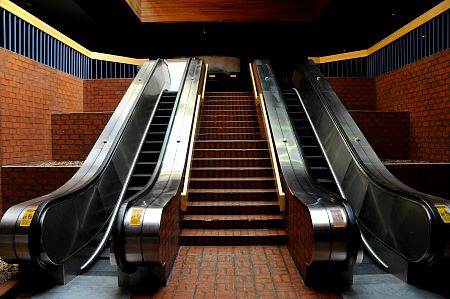 Redlands Mall - CLOSED (10/4/2012 - Credits: Geoff Juckes)