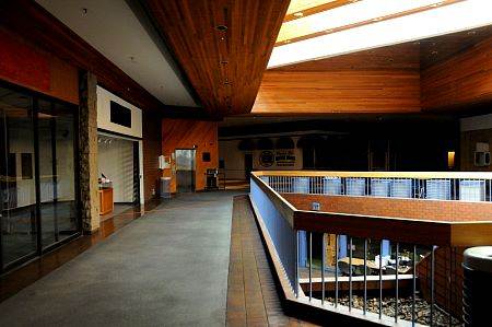 Redlands Mall - CLOSED (10/4/2012 - Credits: Geoff Juckes)