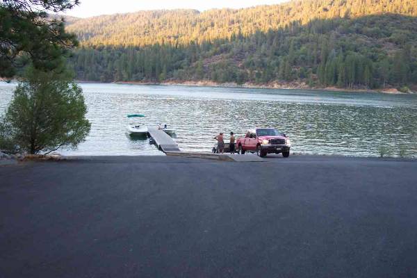 Bass Lake / Crane Valley Reservoir - More info; visit www.filmyosemite.com or call 559.760.1143 (12/15/2008 - Credits: Dave Wolin)