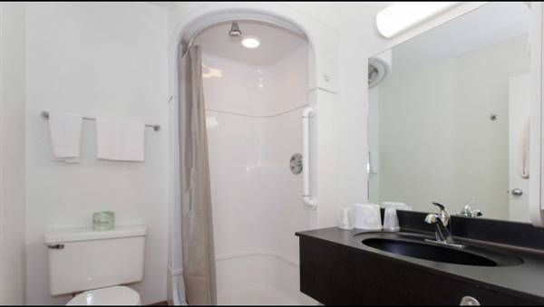 Motel 6 Davis (8/26/2015 - Credits: https://www.motel6.com/en/motels.ca.davis.280.html)
