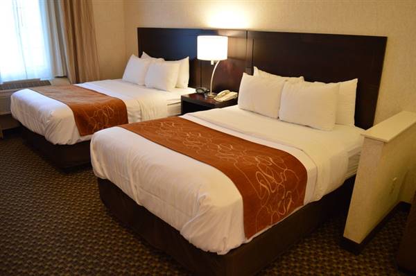 Holiday Inn Express & Suites (8/26/2015 - Credits: http://www.ihg.com/holidayinnexpress/hotels/us/en/davis/sacda/hoteldetail)