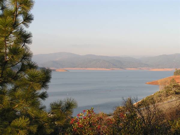 Lake Oroville State Recreation Area (SRA) (1/20/2016 - Credits: http://parks.ca.gov/ImageGallery/?page_id=462)