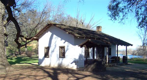 William B. Ide Adobe State Historic Park (SHP) (1/22/2011 - Credits: By ChesPal (Debra Heaphy) (Own work) [CC BY-SA 3.0 (http://creativecommons.org/licenses/by-sa/3.0)], via Wikimedia Commons)