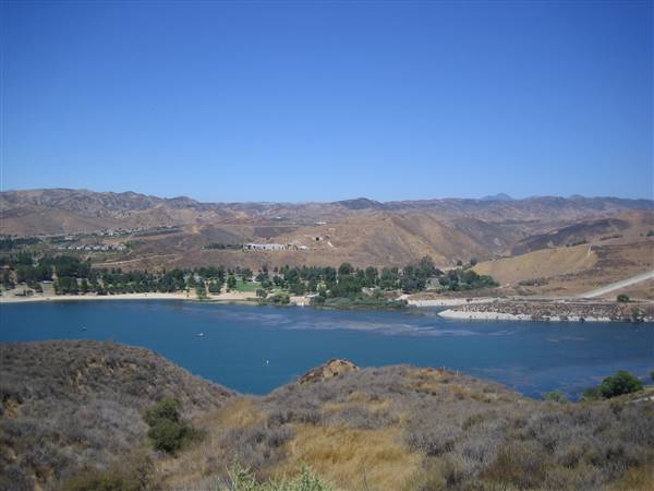 Castaic Lake State Recreation Area (SRA) - lake administered by Los Angeles County (7/23/2010 - Credits: By brent [CC BY 2.0 (http://creativecommons.org/licenses/by/2.0)], via Wikimedia Commons)