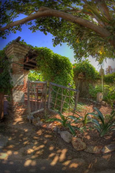 Mission San Juan Capistrano (10/28/2009 - Credits: By DDauri Daniel D'Auria [CC BY 3.0 (http://creativecommons.org/licenses/by/3.0)], via Wikimedia Commons)
