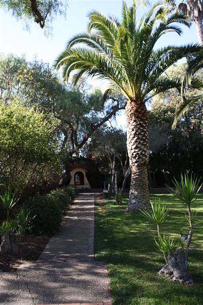 Mission Santa Ines (11/1/2009 - Credits: I, TDRSS [GFDL (http://www.gnu.org/copyleft/fdl.html), CC-BY-SA-3.0 (http://creativecommons.org/licenses/by-sa/3.0/) or CC BY 2.5 (http://creativecommons.org/licenses/by/2.5)], via Wikimedia Commons)