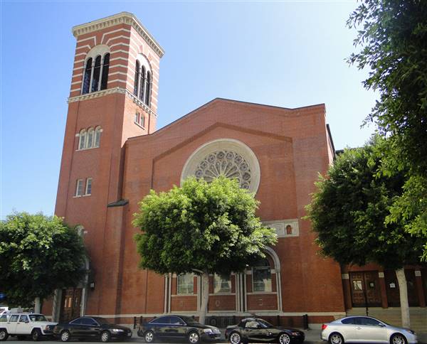 First Congregational Church of Long Beach (9/12/2009 - Credits: By Los Angeles (Own work) [CC BY-SA 3.0 (http://creativecommons.org/licenses/by-sa/3.0) or GFDL (http://www.gnu.org/copyleft/fdl.html)], via Wikimedia Commons)