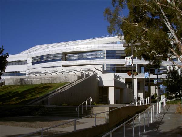 California State University, San Bernardino - CSU San Bernardino and Palm Desert Campus - CSUSB (11/29/2009 - Credits: By Amerique (Own work) [CC BY-SA 3.0 (http://creativecommons.org/licenses/by-sa/3.0) or GFDL (http://www.gnu.org/copyleft/fdl.html)], via Wikimedia Commons)